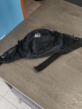 REI Fanny Back Black Waist Pack - Compact Hip Bag